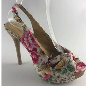 Forever 21 Floral heels size 9 (new)